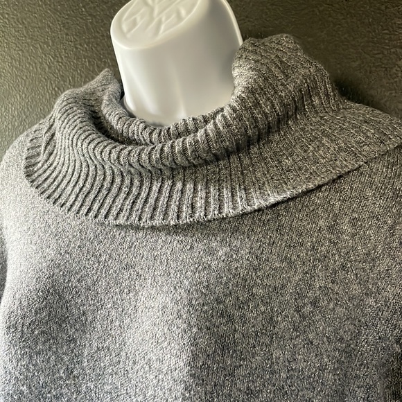 Grey sweater - Picture 8 of 8